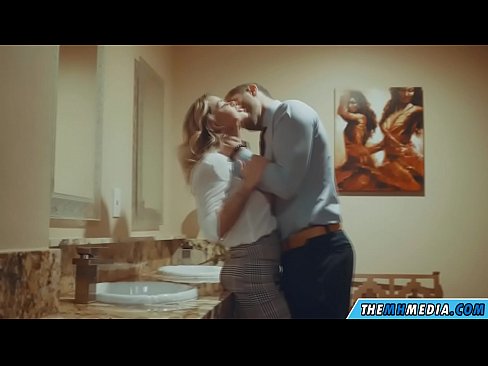 ❤️ Kui rinnakas blondiin võrgutab sind avalikus tualettruumis Super porno at et.vanalize.ru ﹏